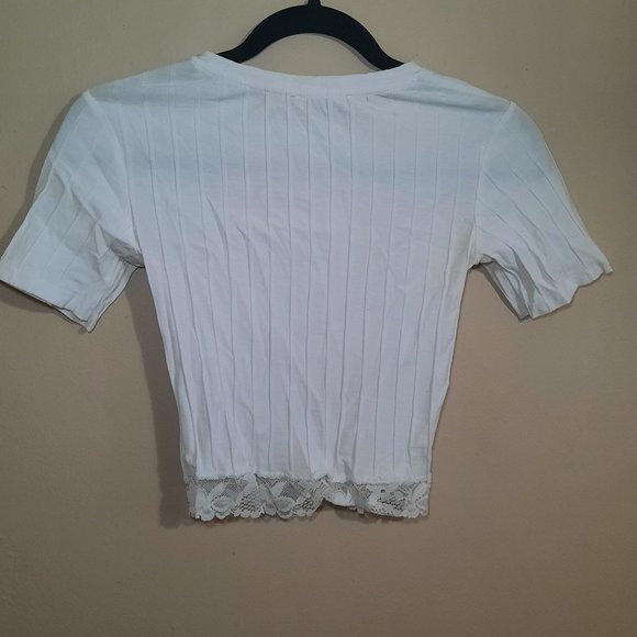 ZARA: White Cropped Top with Lace Detail - Picture 3 of 3
